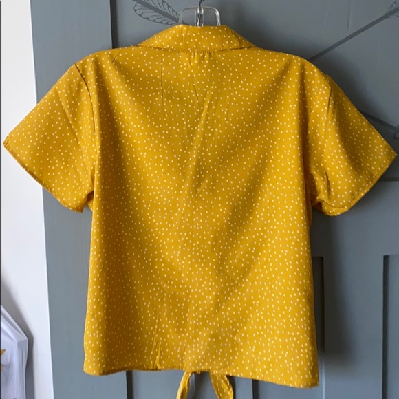 Crop button down w front tie - Picture 5 of 7